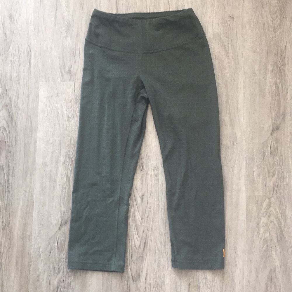 LUCY women’s small hunter green leggings capris
